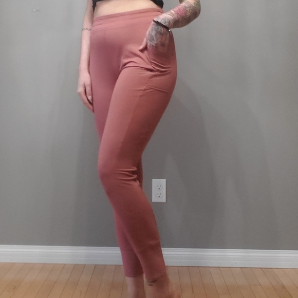 Mila Jogger - Picture 2 of 7